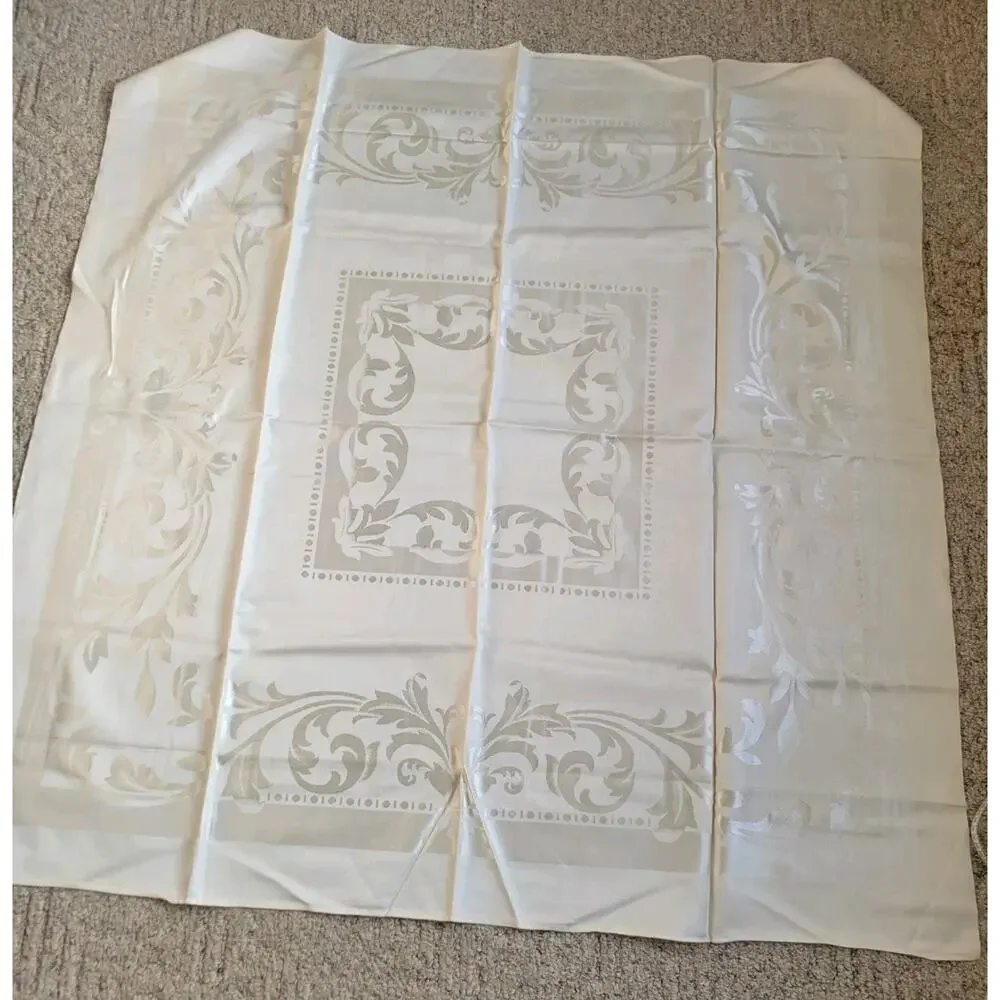 VTG White Damask Metallic Home Dining Tablecloth & Napkins 49.5